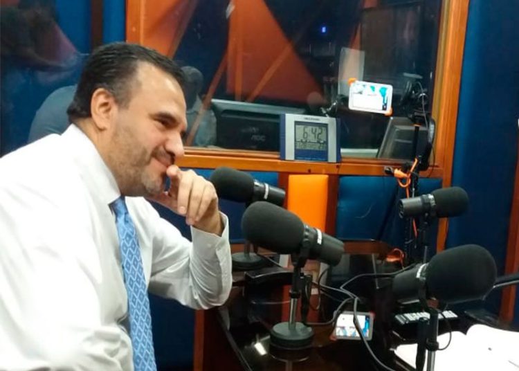 Carlos Avilés promete una gestión apegada al texto de la Constitución y al mismo tiempo califica de «engendro» la diputación de Leonardo Bonilla