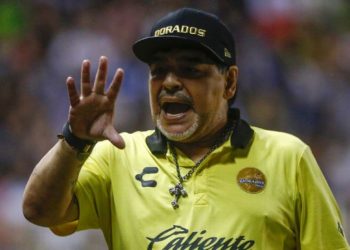 El baile cábala, una expulsión y la sorpresa final: así fue la victoria de Diego Maradona ante San Luis