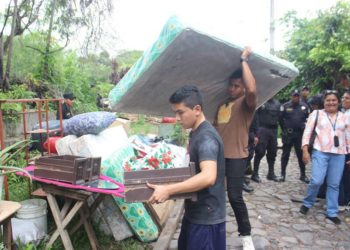 Gobierno entrega terreno a desplazados de finca El Espino