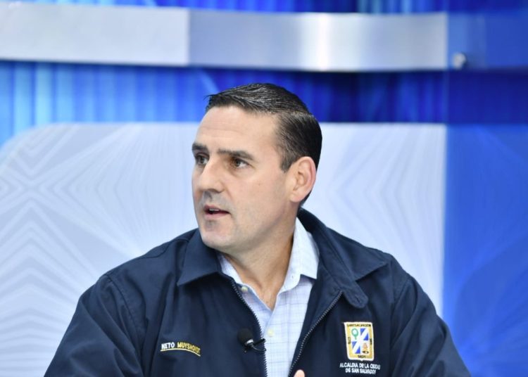 Muyshdont acusa a Bukele de ser un “desastre administrativo”