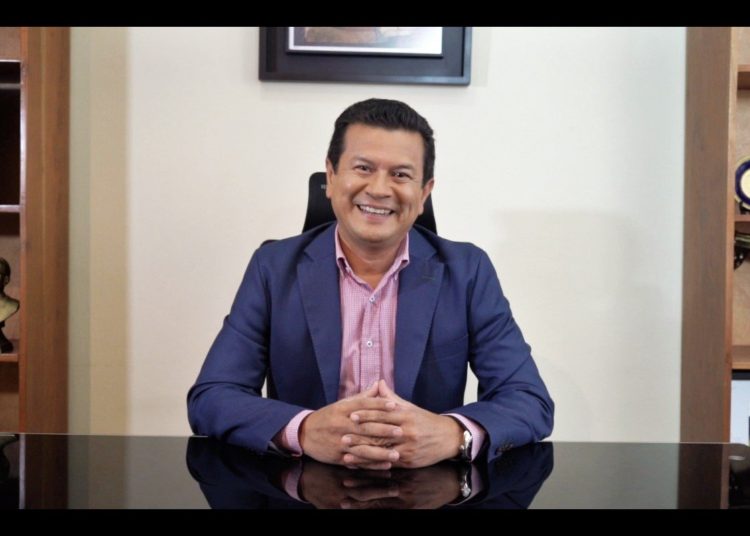 Hugo Martínez le apuesta a una reforma educativa