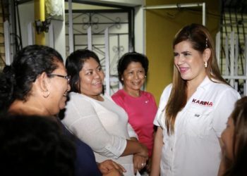 Karina Sosa seduce votos en el departamento de la Paz