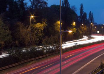 Arranca proyecto para iluminar las principales carreteras del país