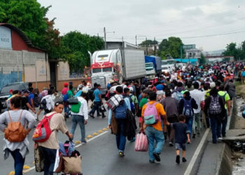 Pese a advertencias: Cuarto grupo de migrantes parte a los Estados Unidos