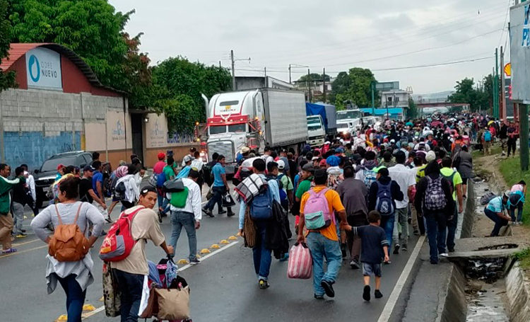 Piden hasta dos mil dólares a migrantes de caravana por llegar a Estados Unidos