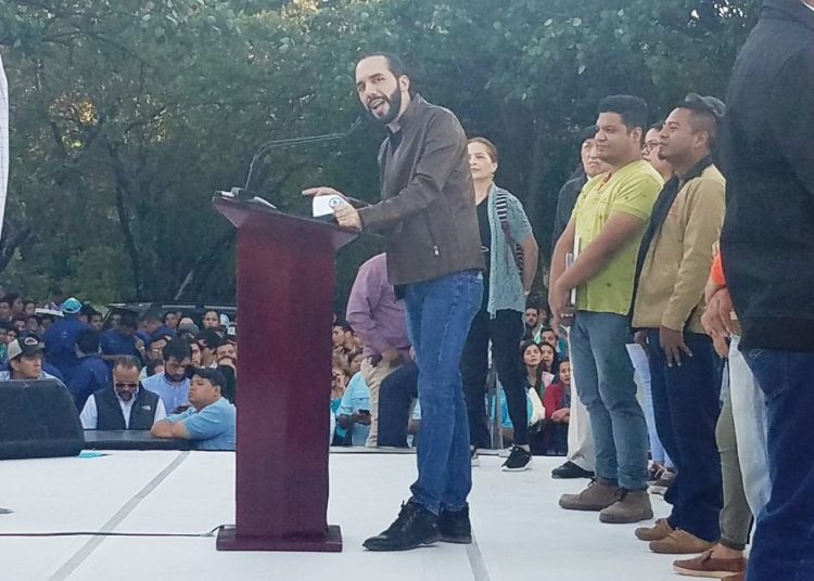 Siendo presidente, Bukele se compromete en marchar por un mejor presupuesto de la UES