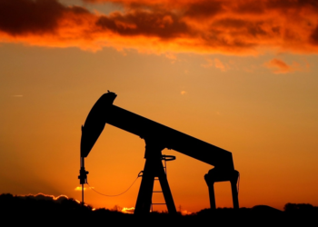 El precio del barril de petróleo cae por debajo de los 66 dólares