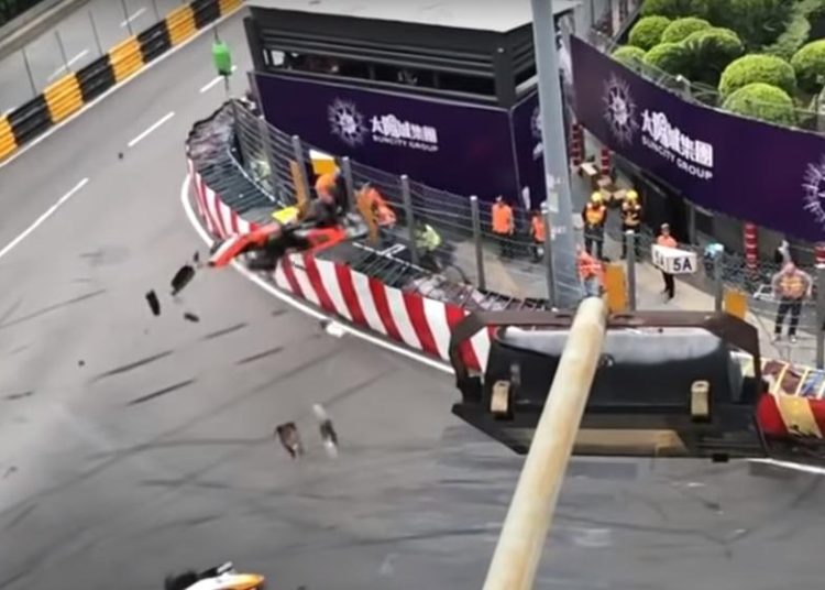 VÍDEO: Dramático accidente en Fórmula 3: El auto voló 20 metros