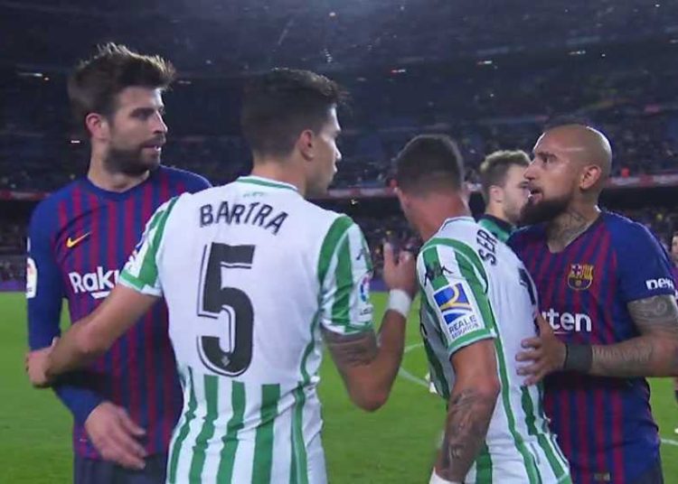 El reproche de Piqué a Vidal tras la derrota ante Betis
