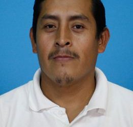 Familiares y amigos buscan a empleado de Canal 10