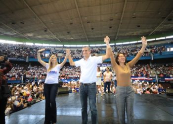 Carlos Calleja y Carmen Aída Lazo tratan de seducir voto femenino