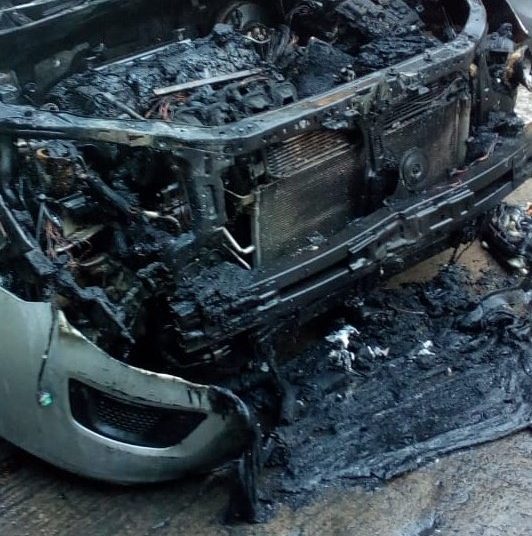 Vehículo se incendia sobre la carretera Troncal del Norte