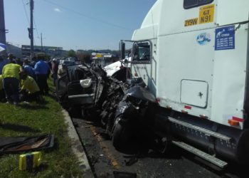 Milagro: conductor de ANDA se salva de morir al ser impactado por un tráiler