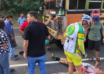 Dos ciclistas fueron atropellados por un bus en carretera al Cerro Verde