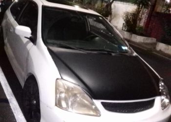 Capturan a hombre que manejaba su auto tras ingerir 20 cervezas