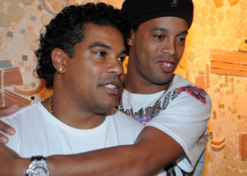 Justicia Brasileña retira pasaporte a Ronaldinho y a su hermano