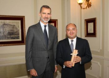 “En El Salvador hay una ola de jóvenes políticos dispuestos a salvar el país”, dice salvadoreño galardonado por el Rey de España