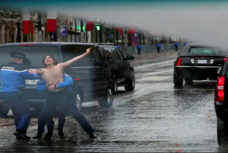 [VÍDEO] Mujeres irrumpen en topless la caravana de Donald Trump en París