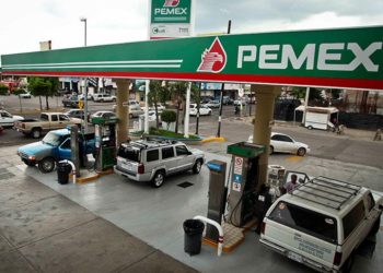 Peña Nieto elimina subsidio a la gasolina en su última semana de mandato en México