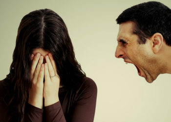 Oftalmólogo tendrá que pagar $3 mil a su expareja por decirle que era “una simple secretaria bajera”