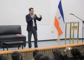 Hugo Martínez afirma aplicará «todo el peso de la ley» a empresas que evadan impuestos