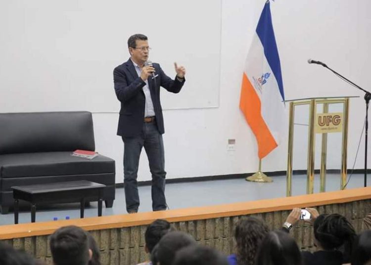 Hugo Martínez afirma aplicará «todo el peso de la ley» a empresas que evadan impuestos