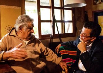 Hugo Martínez recibe consejos de Pepe Mujica