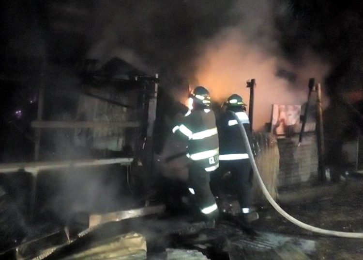 Incendio consume una carpintería en Soyapango