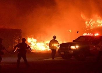 44 muertos por incendios en California y los fuertes vientos dificultan su combate