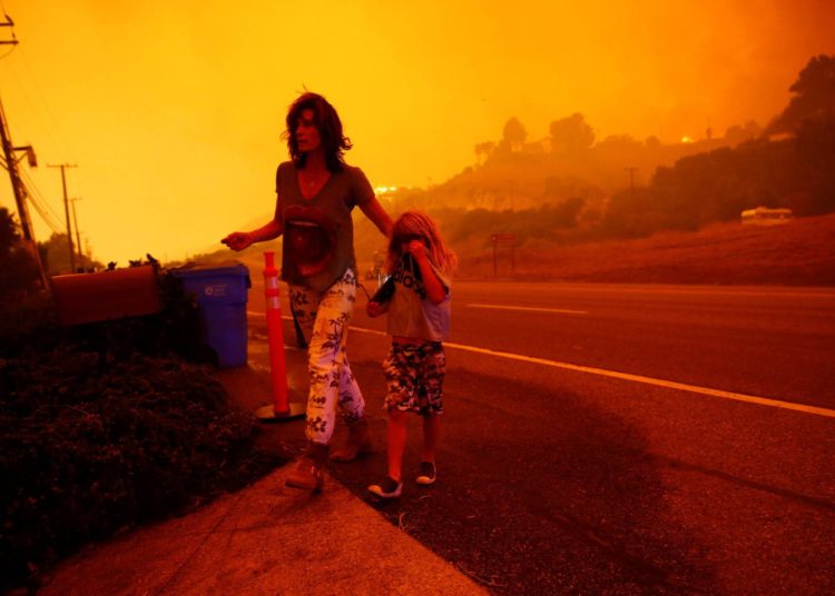 Un incendio en California deja nueve muertos y otro obliga a evacuar todo Malibú