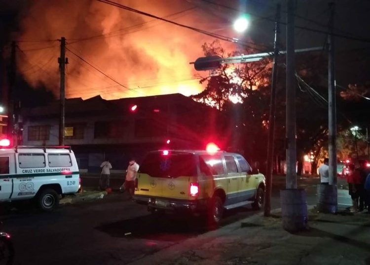 Empleado de Call Center que fumaba marihuana sería el responsable del incendio del lunes