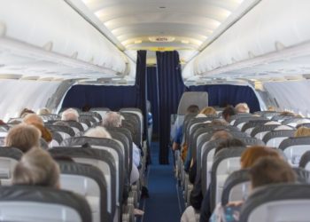 VIDEO: Pasajero con diarrea agrede a un tripulante en pleno vuelo