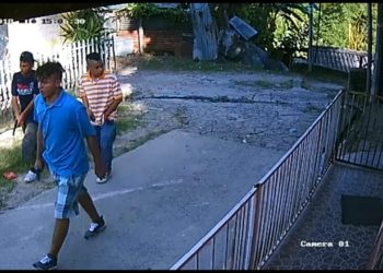 (VÍDEO) Pandilleros deambulan con armas de fuego en Ciudad Delgado