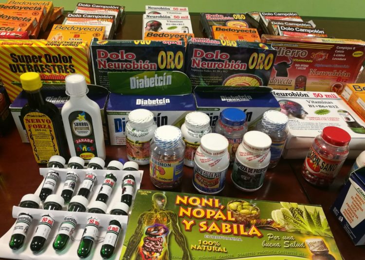 Decomisan medicamentos fraudulentos en aeropuerto Monseñor Romero