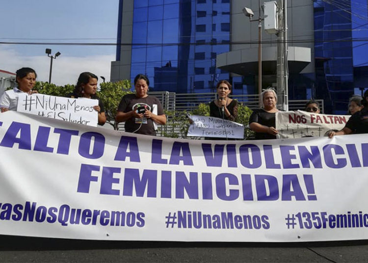 El Salvador registra la mayor tasa de feminicidios de Latinoamérica en 2017