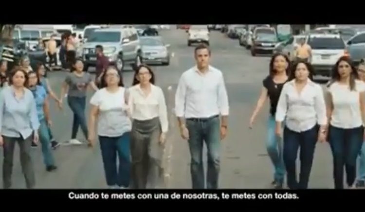 Juan José Martel llama «malqueridas» a diputadas que alegan maltrato en spot, y le llueven las críticas