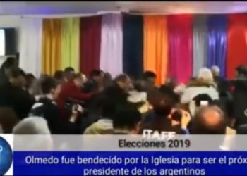 [VIDEO] Se desplomó el escenario cuando pastor bendecía al “Bolsonaro argentino”