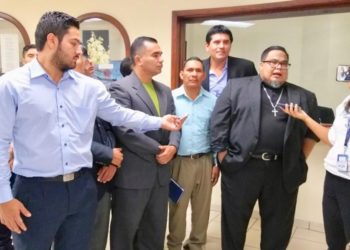 Pastores piden hacer oración en el pleno legislativo