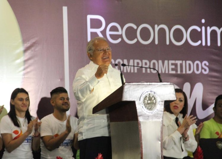 Gobierno entrega reconocimientos a instituciones y empresas que apoyan programa “Jóvenes con Todo”