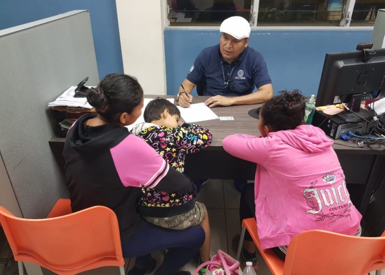 Migración confirma que 133 migrantes de caravanas han retornado a El Salvador