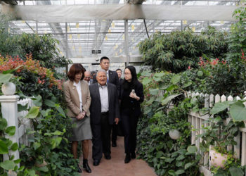 Sánchez Cerén visita academia china de ciencias de agricultura y de horticultura