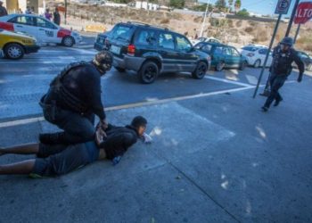 Policía reporta la detención de 98 migrantes tras intentar cruzar a Estados Unidos