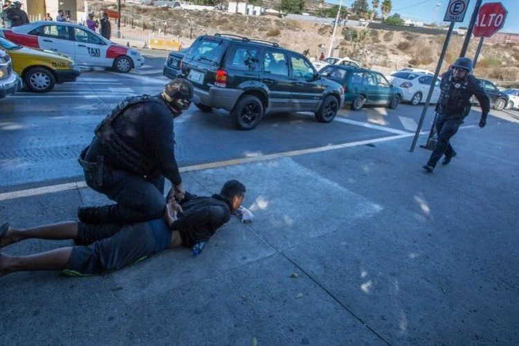 Policía reporta la detención de 98 migrantes tras intentar cruzar a Estados Unidos