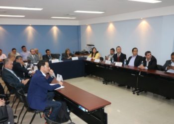 TSE se reúne con representantes de partidos y la coalición para hablar del escrutinio en mesa