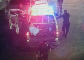 [VIDEO] Golpeó a su esposa, manejaba borracho y portaba arma de fuego. Todo sucedió en San Miguel