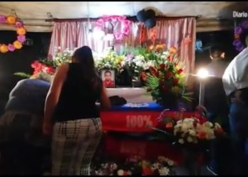 Comerciantes rinden tributo a vendedor que murió en disturbios de Santa Tecla