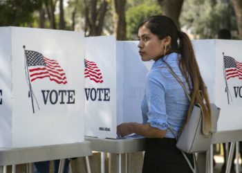 Los demócratas alientan el voto joven para derrotar a Trump