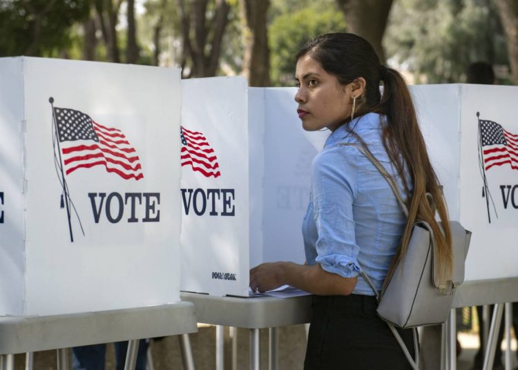 Los demócratas alientan el voto joven para derrotar a Trump