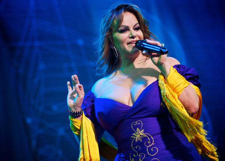 Publican fotografía de Jenni Rivera sin ropa interior a seis años de su muerte