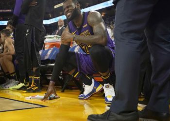 Lesión de LeBron James podría romper su racha de 156 partidos seguidos jugando